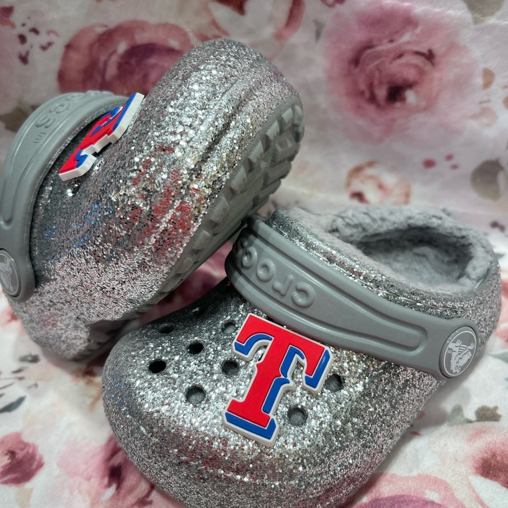 Crocs Toddler Glitter Clogs - Silver with Texas Rangers Charm